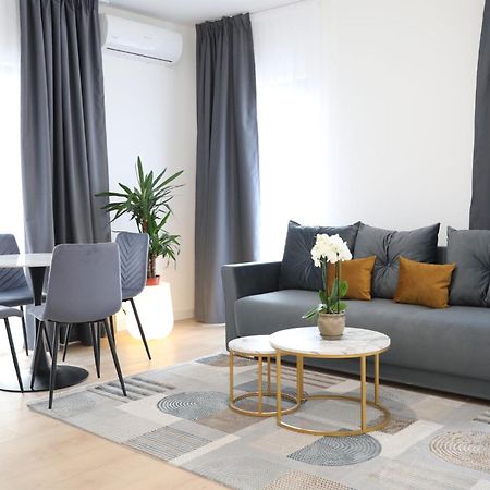 Exit Aparthotel Floreşti エクステリア 写真
